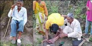 image: Pauri Rikhanikhal Manwar Singh Rawat fight with two leopards