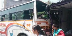 image: Uncontrolled Bus entered the clinic on Haridwar highway