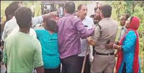 image: Assault with Excise Department team in Dehradun
