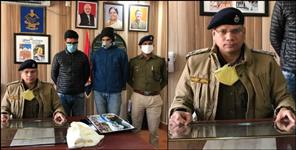 image: 2 smack smugglers caught at himachal border