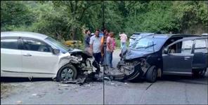 image: Two cars collided in Nainital