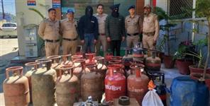 image: Illegal LPG Refilling Racket Busted in Ramnagar