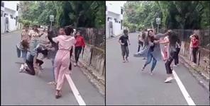 image: Fight between two groups of girls in Haldwani