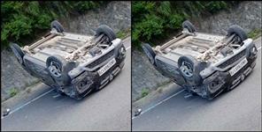 image: Car fallen in road in Srinagar garhwal