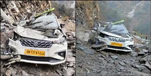 image: Rudraprayag Kalimath Road Car accident driver Merely saved life