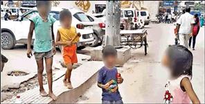 image: Mother sent children to beg in Haridwar