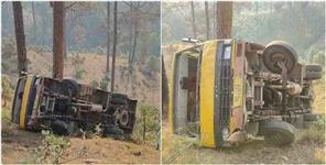 image: Bus Fell Into A Ditch Berinag Pithoragarh 2 Student Injured