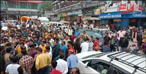 image: Fight between tourists and locals in Mussoorie