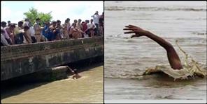 image: Woman jumps into Gangahar in Haridwar