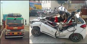image: Car collided with truck in Haridwar 2 death