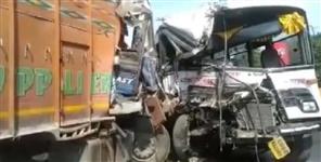 image: Roadways bus collision with many vehicles in champawat banbasa