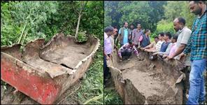 image: 50 year old boat found in Chamoli district
