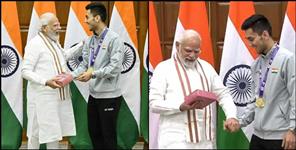 image: Lakshya Sen gave Bal Mithai to PM Modi