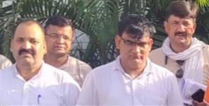 image: Kanungo arrested red handed taking bribe in Sitarganj