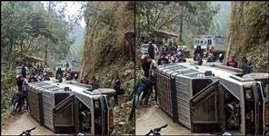 image: Jeep skids on the road in Bageshwar