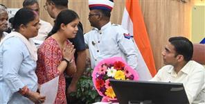 image: DM Savin Bansal solved public problems in Janata Darsan