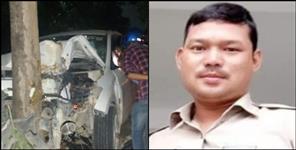 image: car collided with tree in haldwani