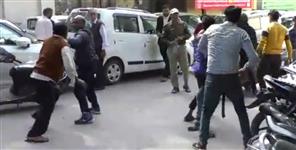 image: fight viral video of dehradun