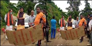 image: People blocked the path of MLA in Pauri Garhwal