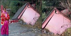 image: joshimath sinking landslide temple broken