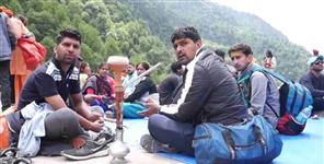 image: tourists brought hookah to Kedarnath watch video