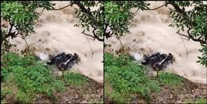 image: The bike got stuck in the strong flow of water in Chamoli district