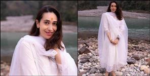 image: bollywood actress karishma kapoor rishikesh photos