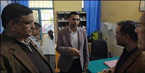 image: DM Savin Bansal raids the sub-district hospital