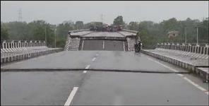 image: Malan river Bridge broken in Kotdwar