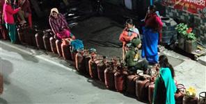 image: Midnight Rush for LPG Cylinders in Ghansali Tehri