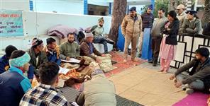 image: Police dragged strikers to admitted in hospital