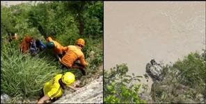 image: Car fell into river in Rudraprayag