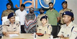 image: Yogita Dhulia arrested who cheated 1 5 crore from youth of Pauri