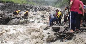 image: Two women drowned in water due to bridge collapse in Gopeshwar