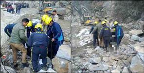 image: rock fell on moving bike in Karnprayag