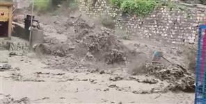 image: Flood of water came in Naugaon market of Uttarkashi