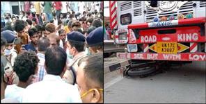 image: Peoples ruckus after road hadsa in Haridwar