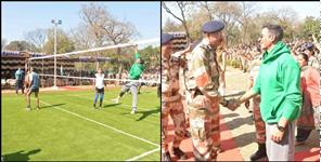image: Akshay kumar played volleyball with itbp jawan in seemadwar dehradun