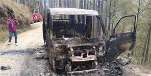 image: School Van Caught Fire And Burnt in Uttarkashi