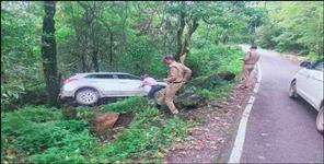 image: Car fell into ditch on Badrinath road