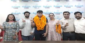 image: Akshat Topped All India in NEET