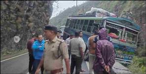 image: Bus accident averted in Vikasnagar dehradun