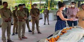 image: Canada Catherine Funeral In Rishikesh
