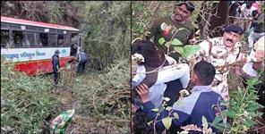 image: mussoorie dehradun road roadways bus accident