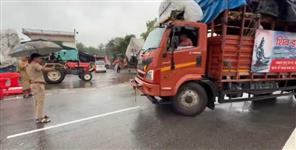 Haridwar Police Return Oversized Kanwar and DJ Vehicles at Narsan Border