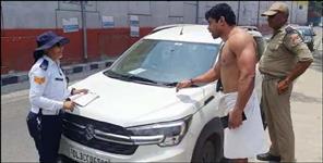 image: Constable Sharmila Bisht challaned Delhi youth in Haridwar