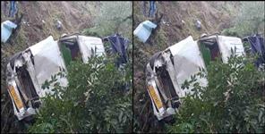 image: Utility vehicle fell into a ditch in Uttarkashi
