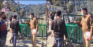 image: Women argue with police in nainital