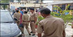 image: Husband and wife hunted  in Dehradun