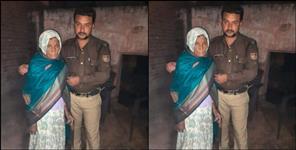 image: Uttarakhand police Constable anil helping old homeless women